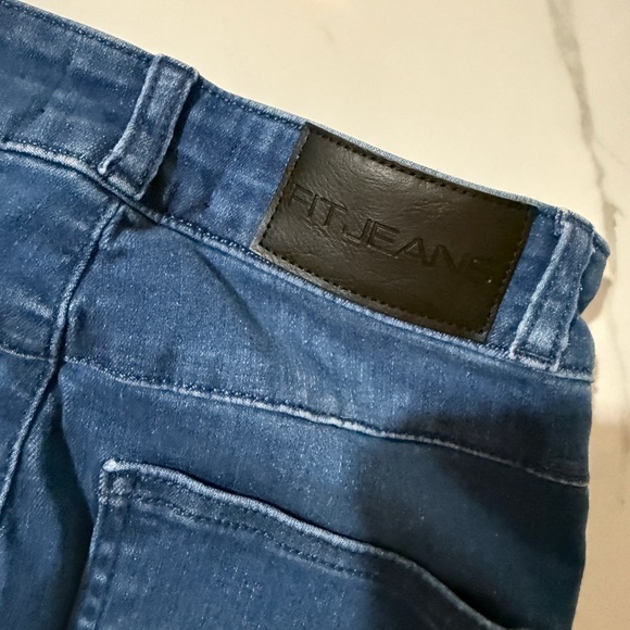 Fit Jeans - Picture 3 of 5